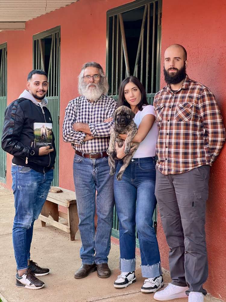 Cliente de Irema Curtó con su Perro de Presa Canario
